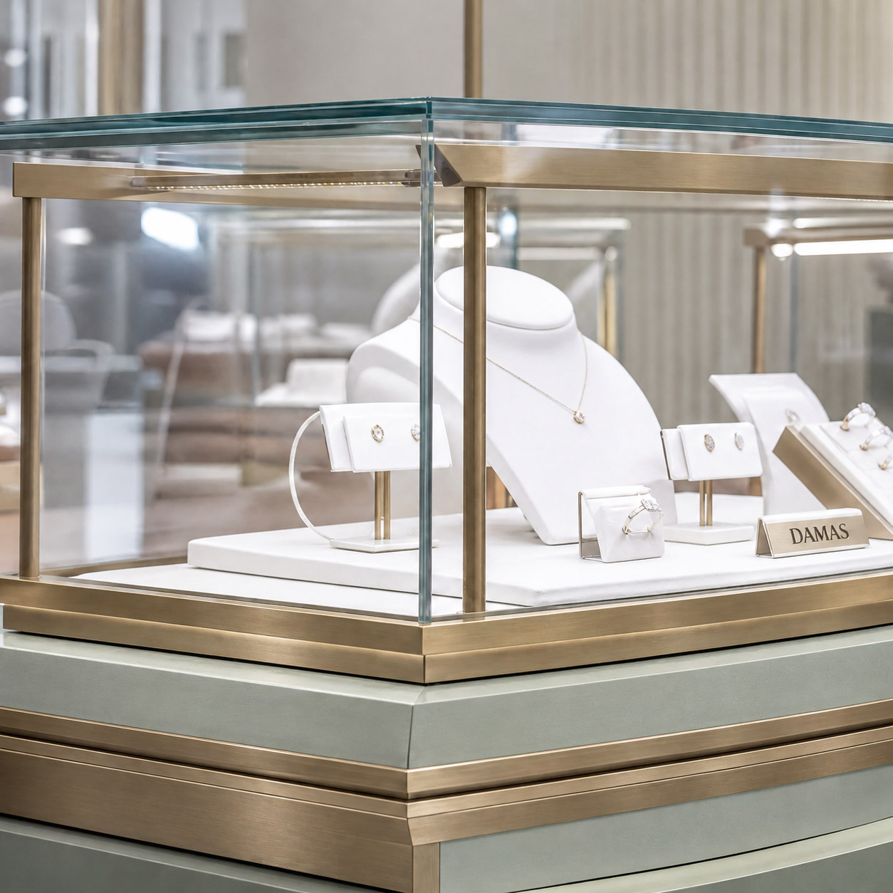 Damas — détail de présentation des bijoux