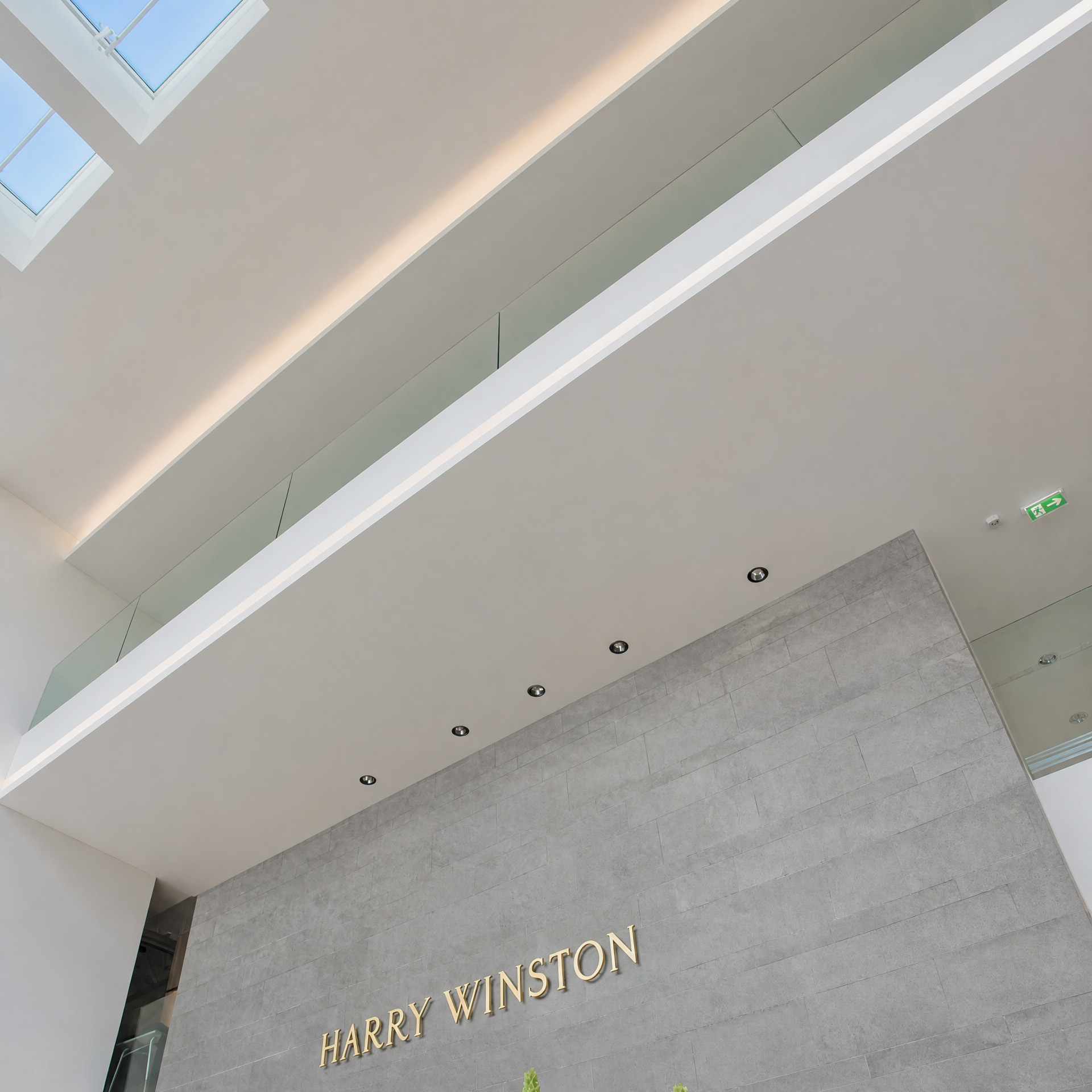 Manufacture horlogère — atrium et espaces de distribution