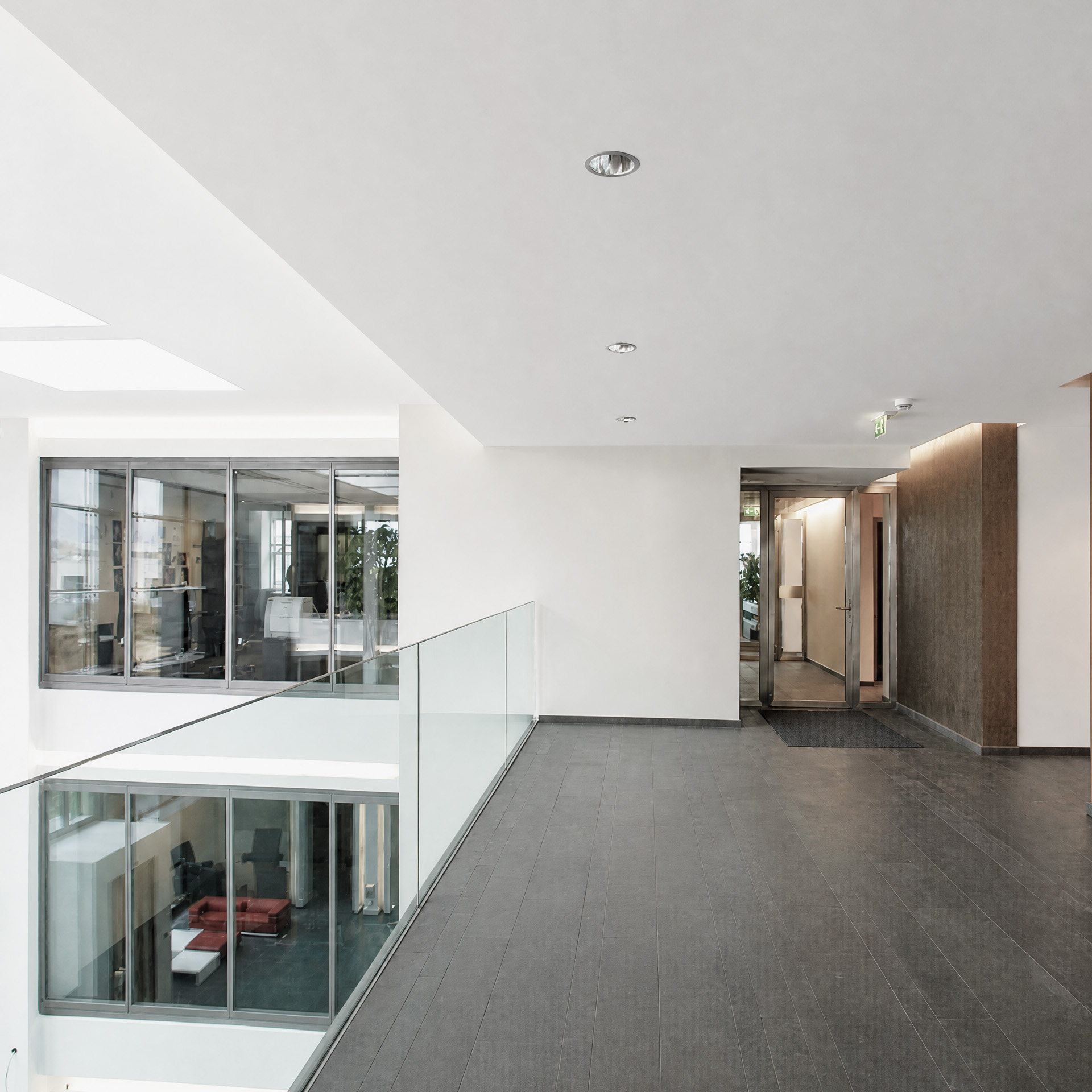 Manufacture horlogère — atrium et espaces de distribution