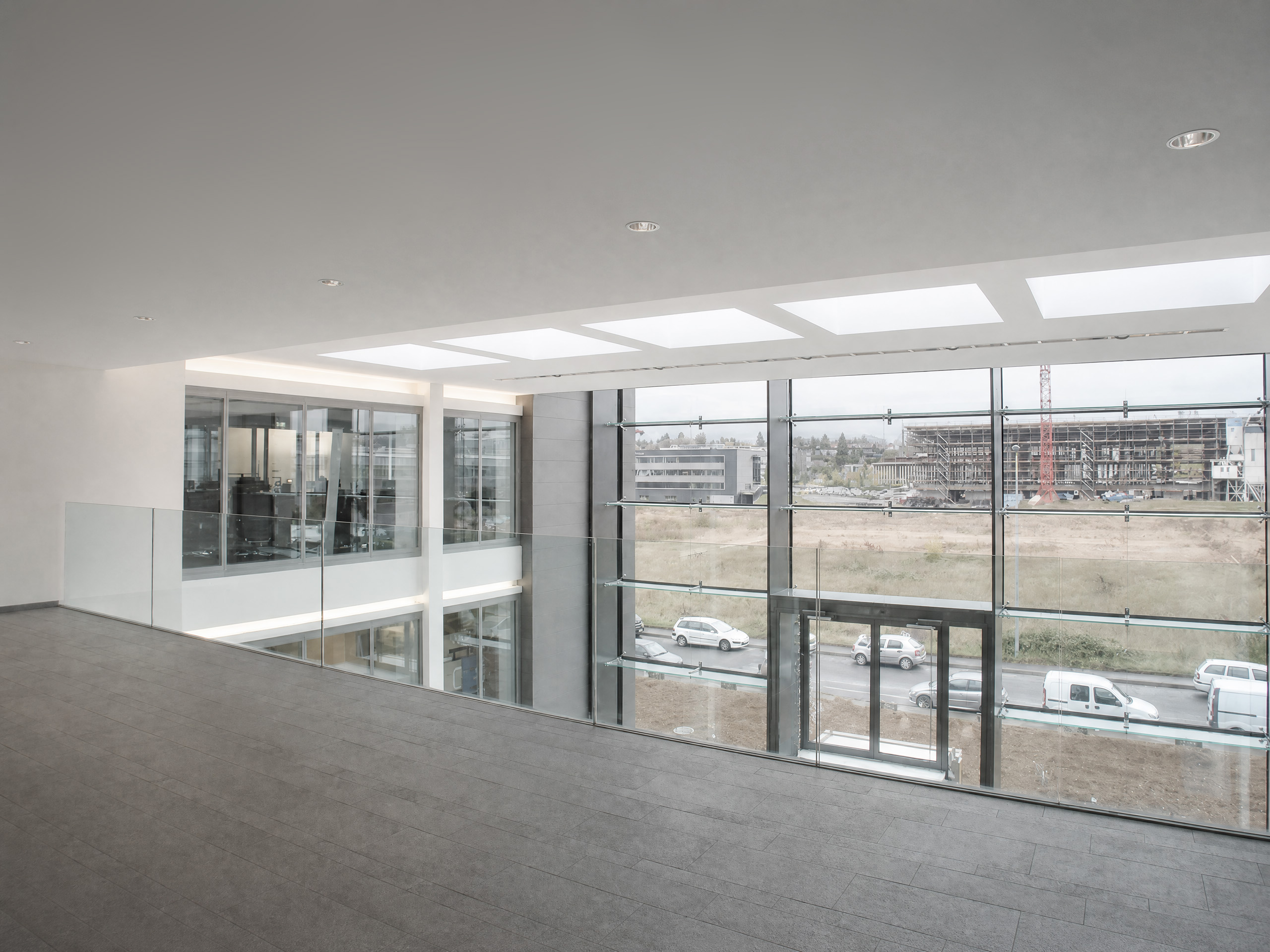 Manufacture horlogère — atrium et espaces de distribution